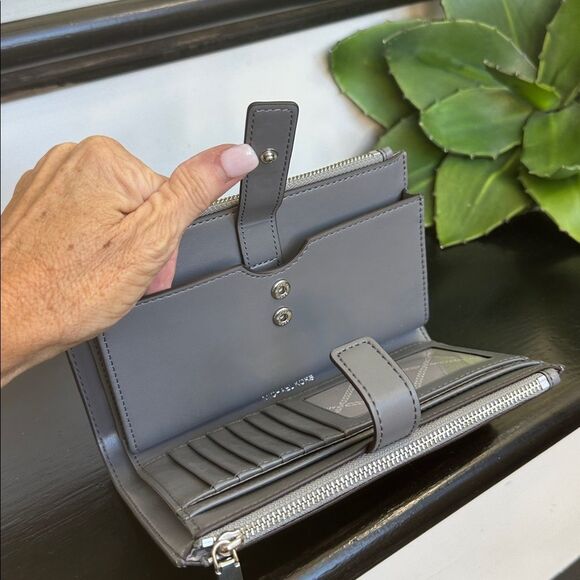 New Michael Kors Jet Set Travel Signature Logo Wristlet Clutch Wallet Monogram - Picture 8 of 9